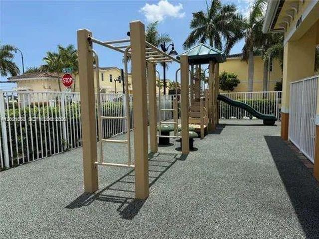 4044 NW 11th St -, Lauderhill, FL 33313