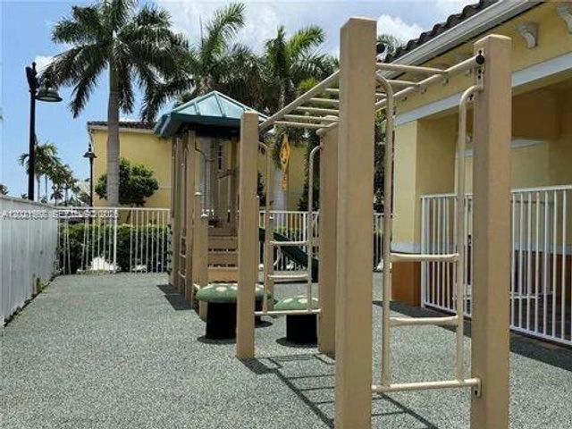 4044 NW 11th St -, Lauderhill, FL 33313