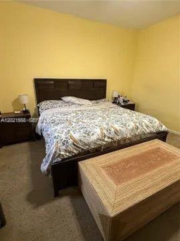 4044 NW 11th St -, Lauderhill, FL 33313