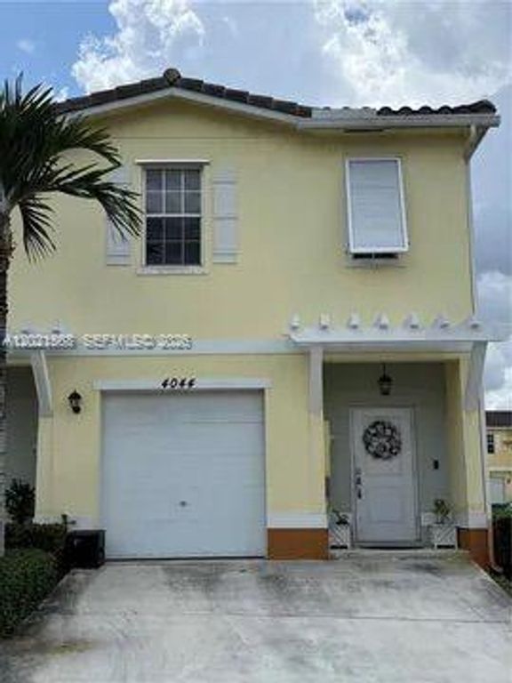 4044 NW 11th St -, Lauderhill, FL 33313