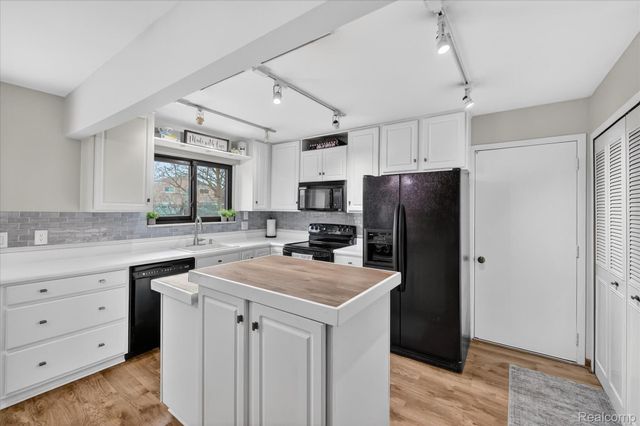 24701 Pamela Street, Brownstown Charter Township, MI 48134