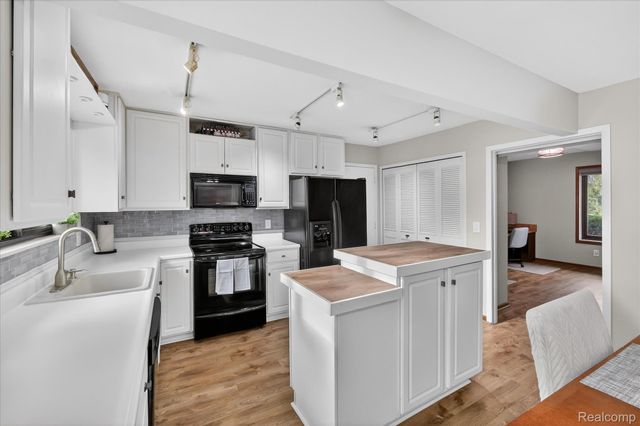 24701 Pamela Street, Brownstown Charter Township, MI 48134