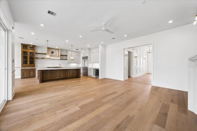 1726 Chantilly Lane, Houston, TX 77018