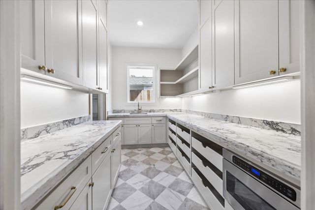 1726 Chantilly Lane, Houston, TX 77018