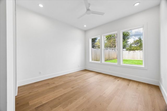 1726 Chantilly Lane, Houston, TX 77018
