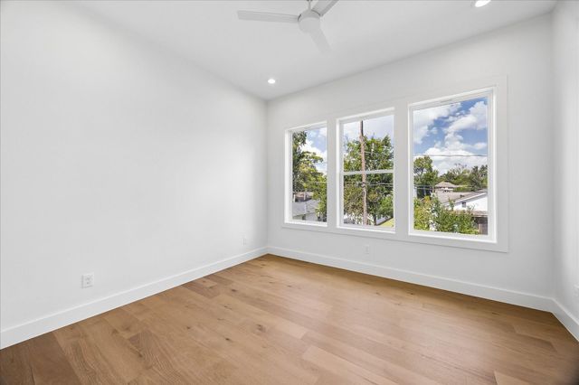 1726 Chantilly Lane, Houston, TX 77018