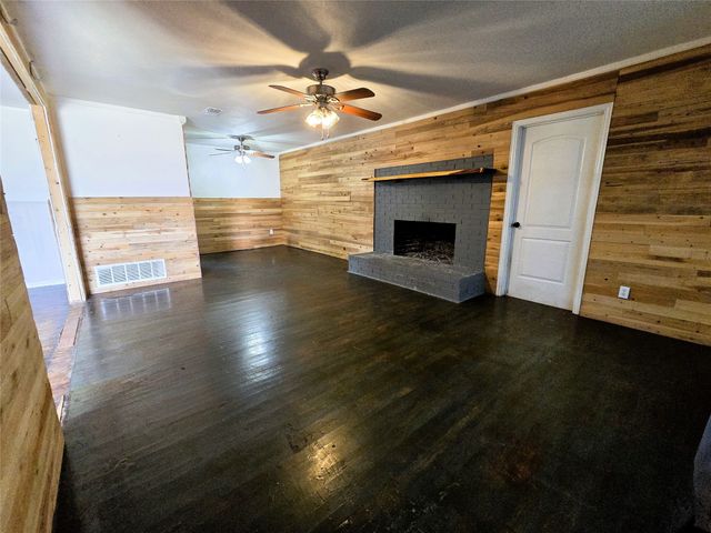 1490 Sheila Street, Stephenville, TX 76401