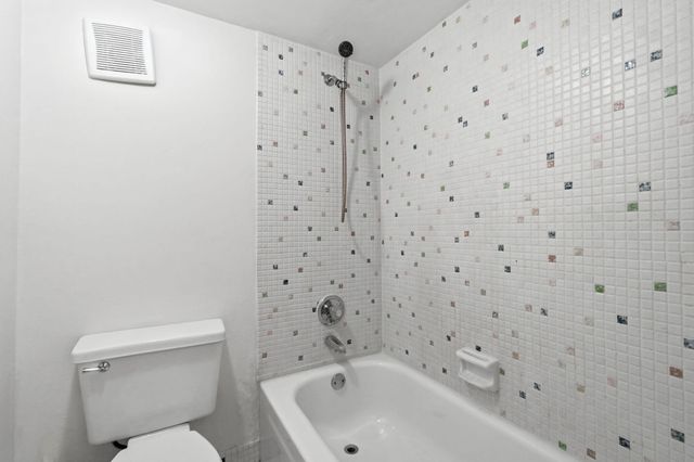 430 COMMODORE Drive 314, Plantation, FL 33325