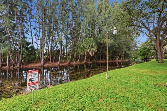 430 COMMODORE Drive 314, Plantation, FL 33325