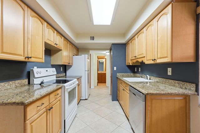 430 COMMODORE Drive 314, Plantation, FL 33325