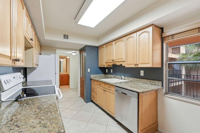 430 COMMODORE Drive 314, Plantation, FL 33325