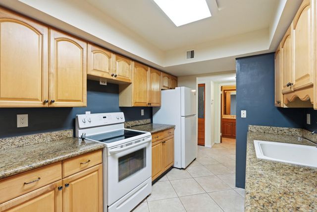 430 COMMODORE Drive 314, Plantation, FL 33325