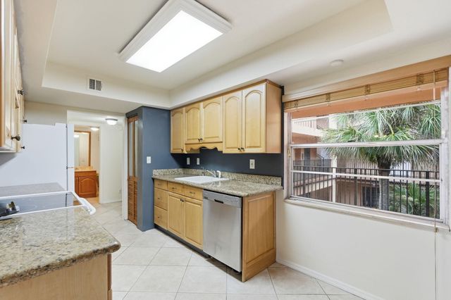 430 COMMODORE Drive 314, Plantation, FL 33325