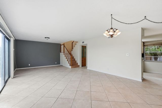 430 COMMODORE Drive 314, Plantation, FL 33325