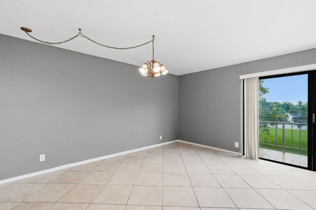 430 COMMODORE Drive 314, Plantation, FL 33325