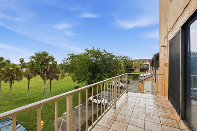 430 COMMODORE Drive 314, Plantation, FL 33325