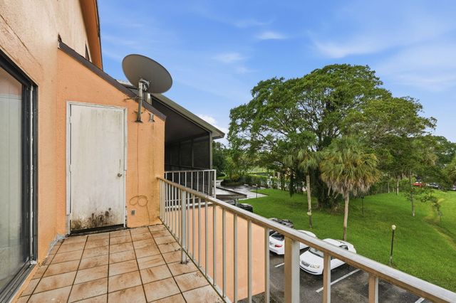 430 COMMODORE Drive 314, Plantation, FL 33325