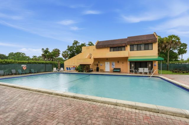 430 COMMODORE Drive 314, Plantation, FL 33325