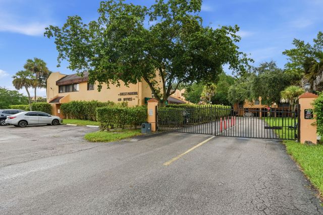 430 COMMODORE Drive 314, Plantation, FL 33325