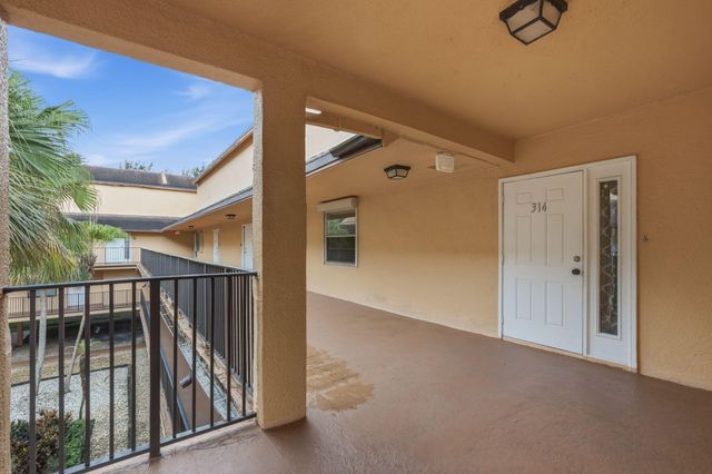430 COMMODORE Drive 314, Plantation, FL 33325