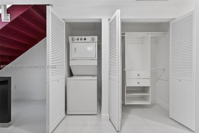 253 NE 2nd St 424, Miami, FL 33132