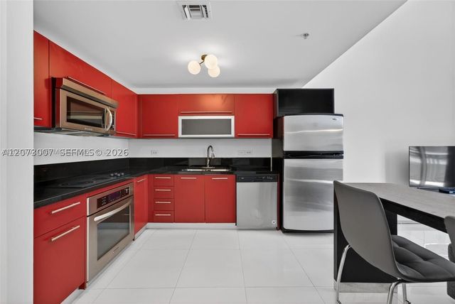 253 NE 2nd St 424, Miami, FL 33132