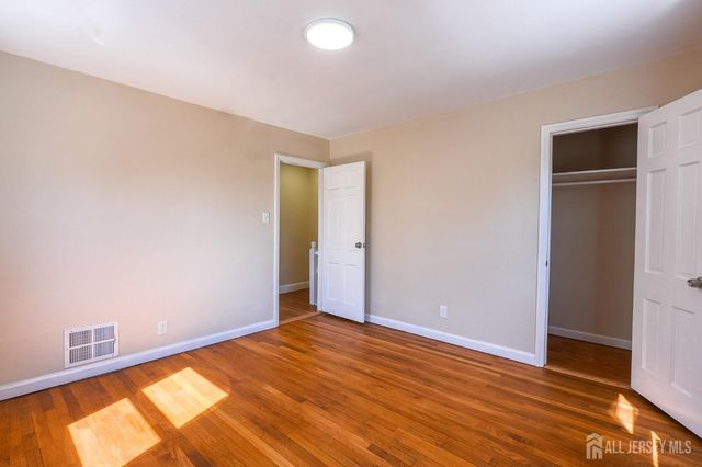 537 Alice Place, Woodbridge Proper, NJ 07095