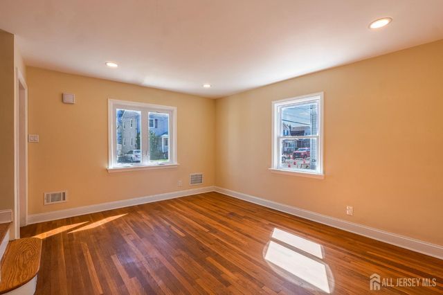 537 Alice Place, Woodbridge Proper, NJ 07095