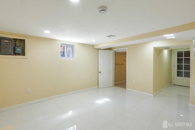 537 Alice Place, Woodbridge Proper, NJ 07095