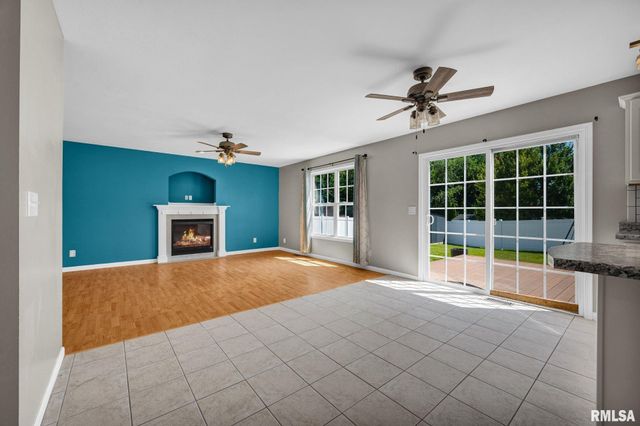 100 STONE CREEK Court, East Peoria, IL 61611