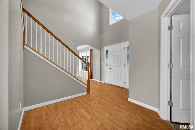 100 STONE CREEK Court, East Peoria, IL 61611
