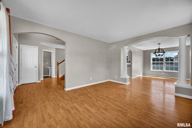 100 STONE CREEK Court, East Peoria, IL 61611