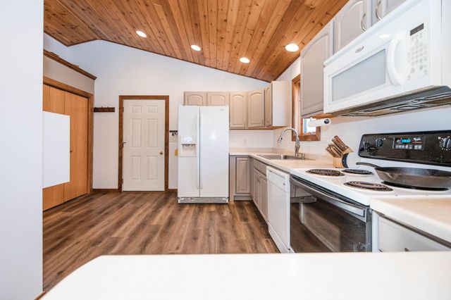 513 North Street E, Detroit Lakes, MN 56501