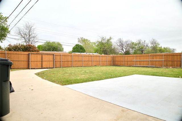 2709 MEADOWS Drive, Plano, TX 75074