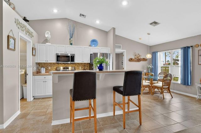 2707 NE 5th Avenue, Cape Coral, FL 33909
