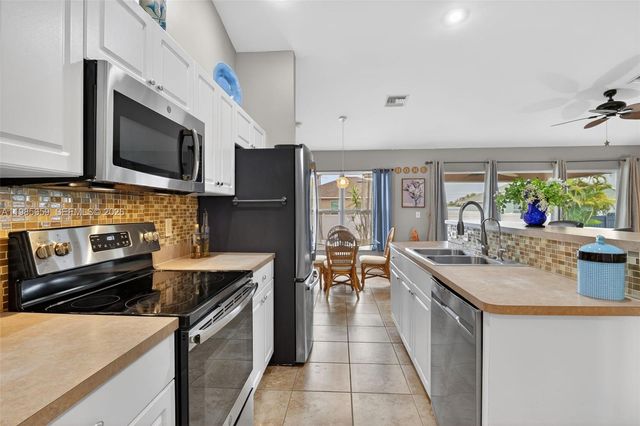 2707 NE 5th Avenue, Cape Coral, FL 33909