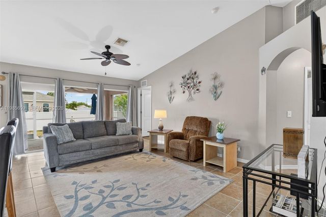 2707 NE 5th Avenue, Cape Coral, FL 33909