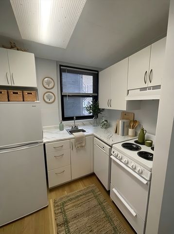 475 Commonwealth Avenue 204, Boston, MA 02215