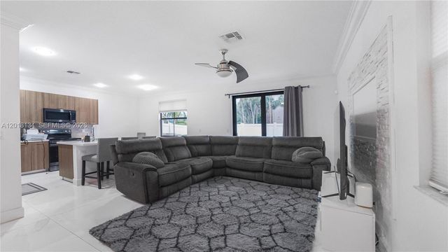 4909 NW 59th St, Tamarac, FL 33319