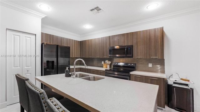 4909 NW 59th St, Tamarac, FL 33319