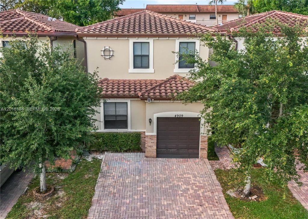 4909 NW 59th St, Tamarac, FL 33319