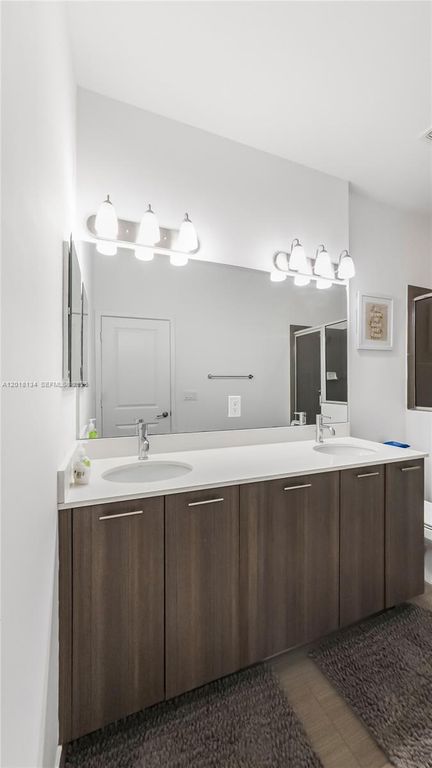 Image 15 of property listing at 4909 NW 59th St, Tamarac, FL 33319