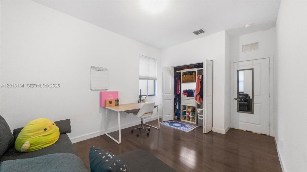 Image 18 of property listing at 4909 NW 59th St, Tamarac, FL 33319