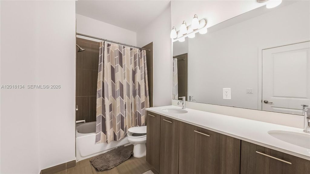Image 19 of property listing at 4909 NW 59th St, Tamarac, FL 33319