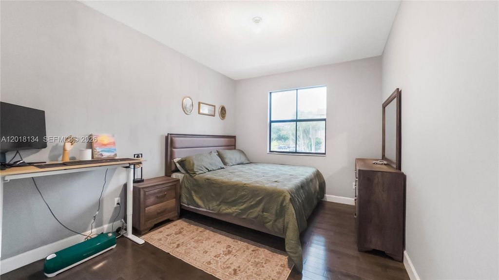 Image 21 of property listing at 4909 NW 59th St, Tamarac, FL 33319