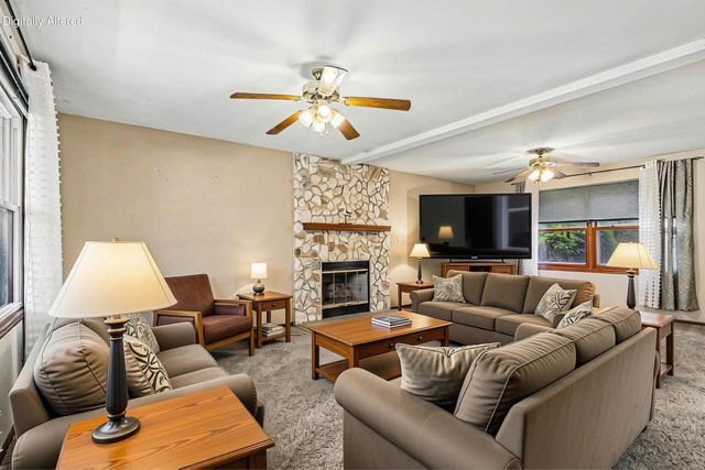 28604 Burma LANE, Waterford, WI 53185