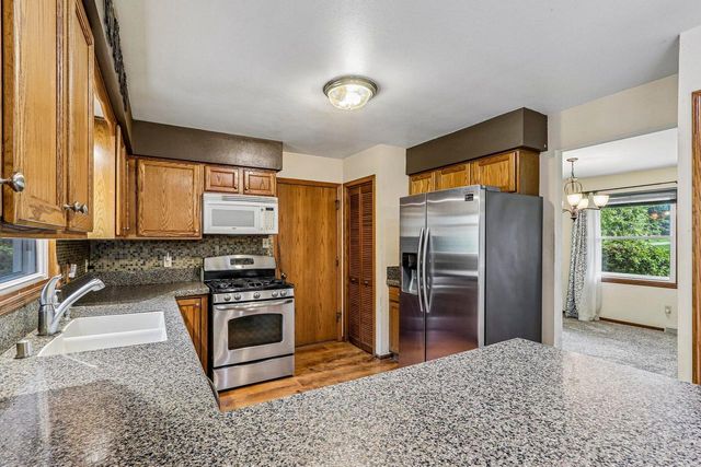 28604 Burma LANE, Waterford, WI 53185