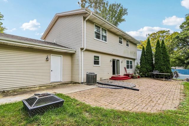 28604 Burma LANE, Waterford, WI 53185