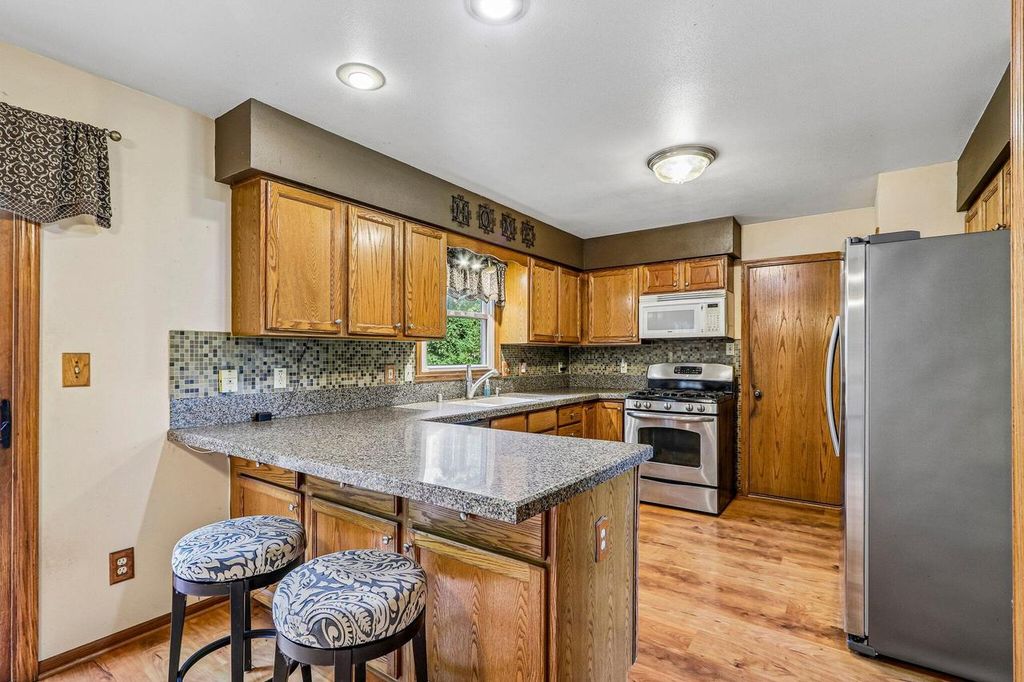28604 Burma LANE, Waterford, WI 53185