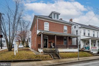 819-8191/2 YORK ST, Hanover, PA 17331